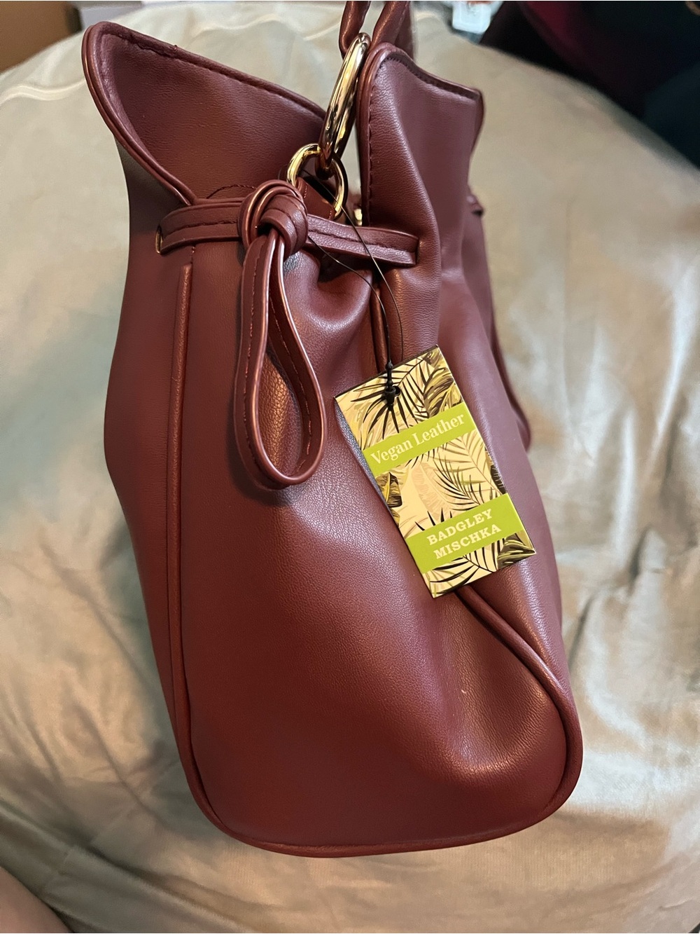 Badgley Mischka burgundy vegan leather drawstring satchel/shoulders bag - Picture 3 of 9